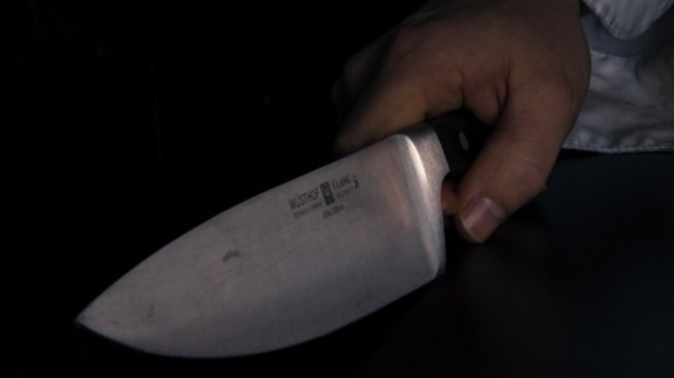 Un tânăr de 18 ani, din Iași, și-a ucis tatăl, din greșeală, cu un cuțit