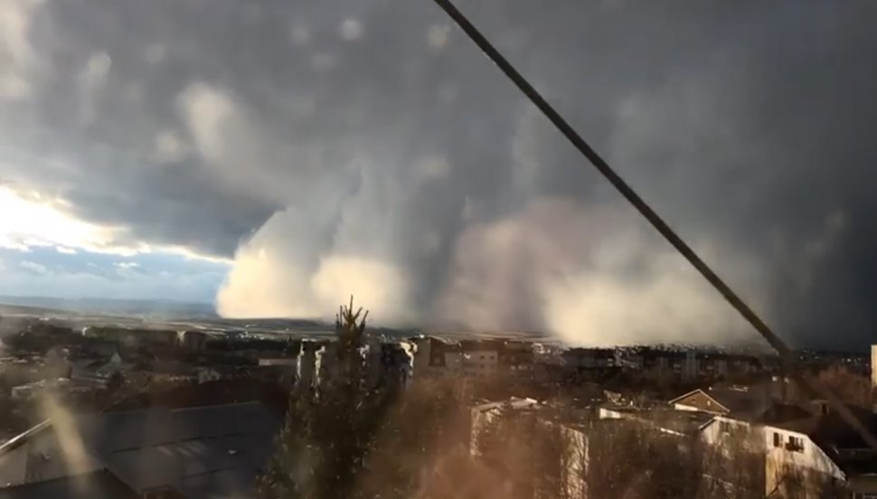 VIDEO. Imagini apocaliptice cu furtuna Sabine surprinse în Suceava
