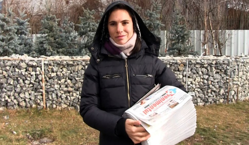 Povestea Anei Manole, vânzătoarea de ziare din Iaşi, care a găsit 19.000 de euro şi i-a înapoiat