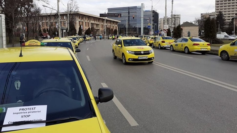 Taximetriștii ieșeni au blocat centrul orașului, nemulțumiți de aplicațiile de ride-sharing