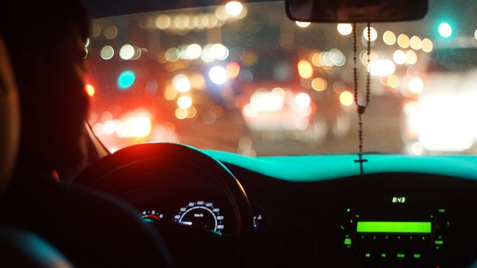 Șofer de Uber acuzat de răpire, după ce a pornit într-o cursă nebună cu clienții în mașină. „Lasă-ne să coborâm, avem patru copii!” - VIDEO