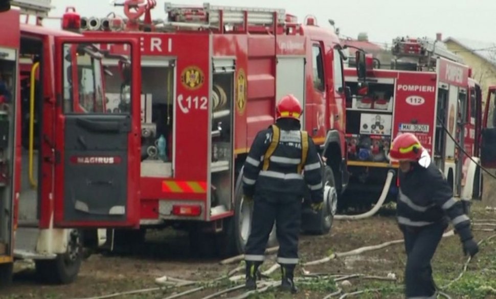 Incendiu de proporții la o hală din incinta combinatului Sinterom din Cluj