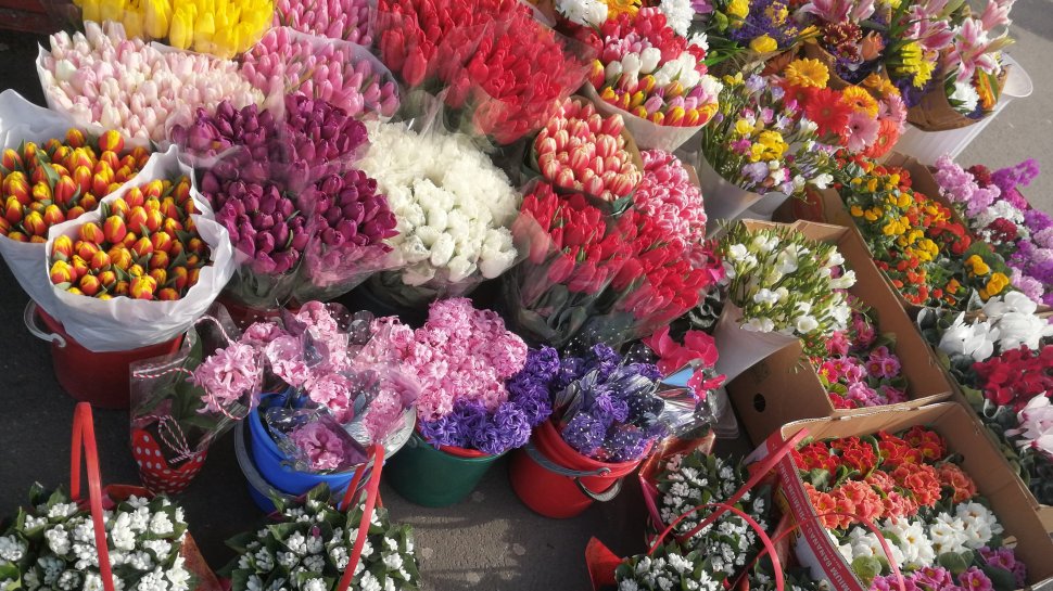 Românii dăruiesc mai multe flori. Cifra afacerilor din domeniu s-a dublat în ultimii cinci ani 