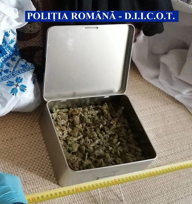 Nouă persoane arestate în Bucureşti şi Giurgiu, pentru trafic de droguri. Ce s-a găsit în casele lor - FOTO 644675
