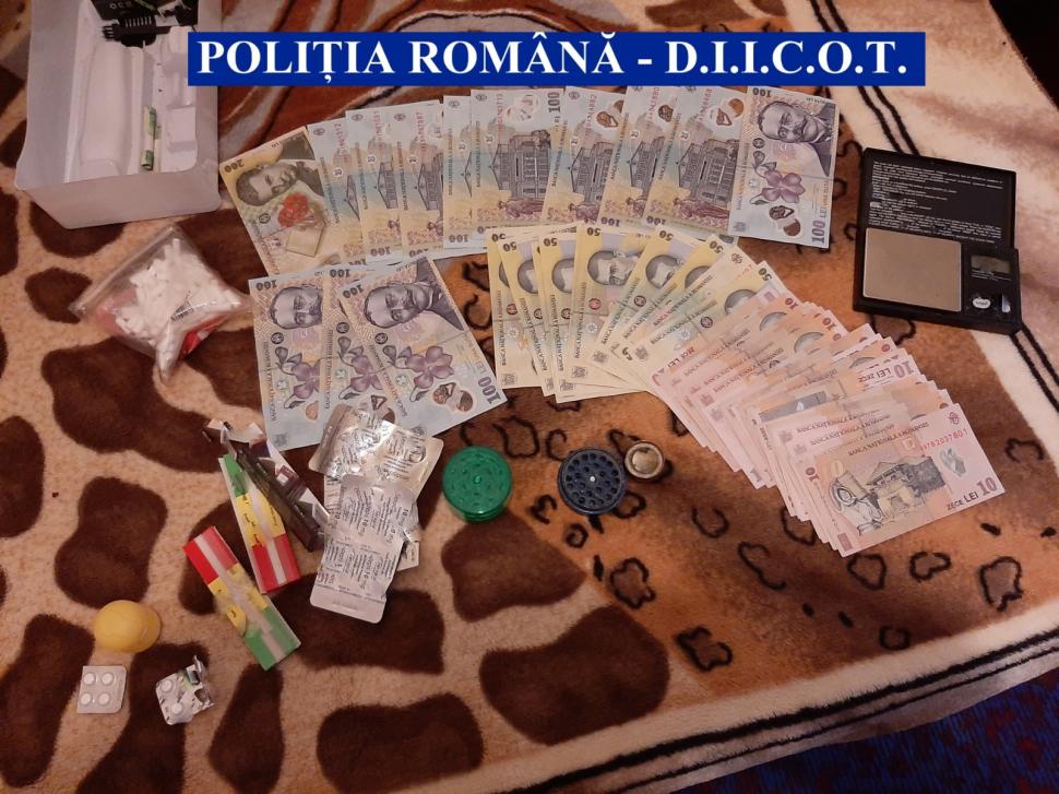 Nouă persoane arestate în Bucureşti şi Giurgiu, pentru trafic de droguri. Ce s-a găsit în casele lor - FOTO 644678
