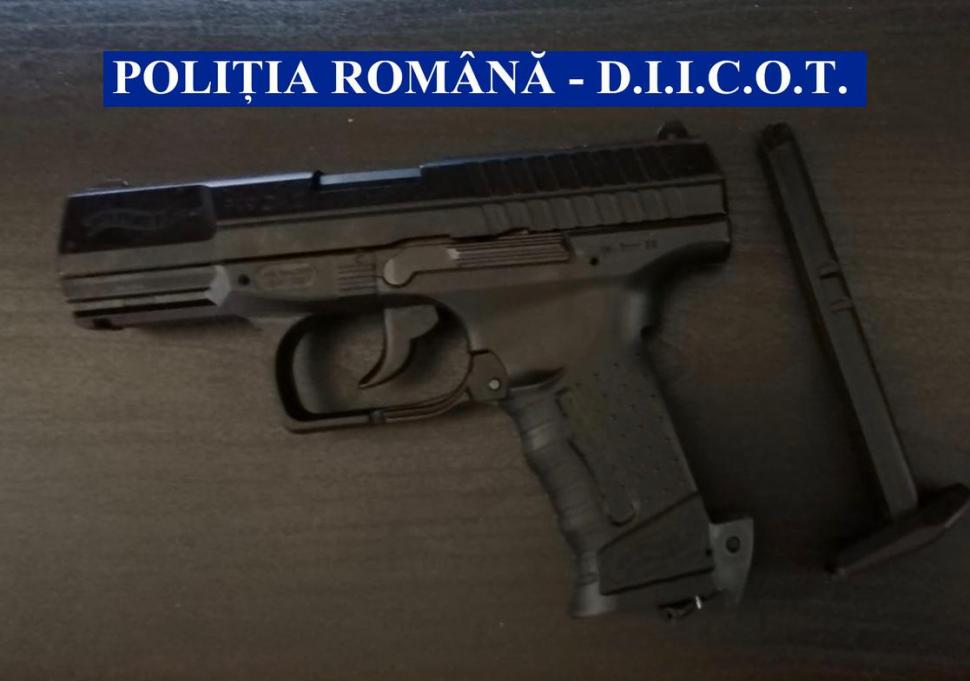 Nouă persoane arestate în Bucureşti şi Giurgiu, pentru trafic de droguri. Ce s-a găsit în casele lor - FOTO 644680