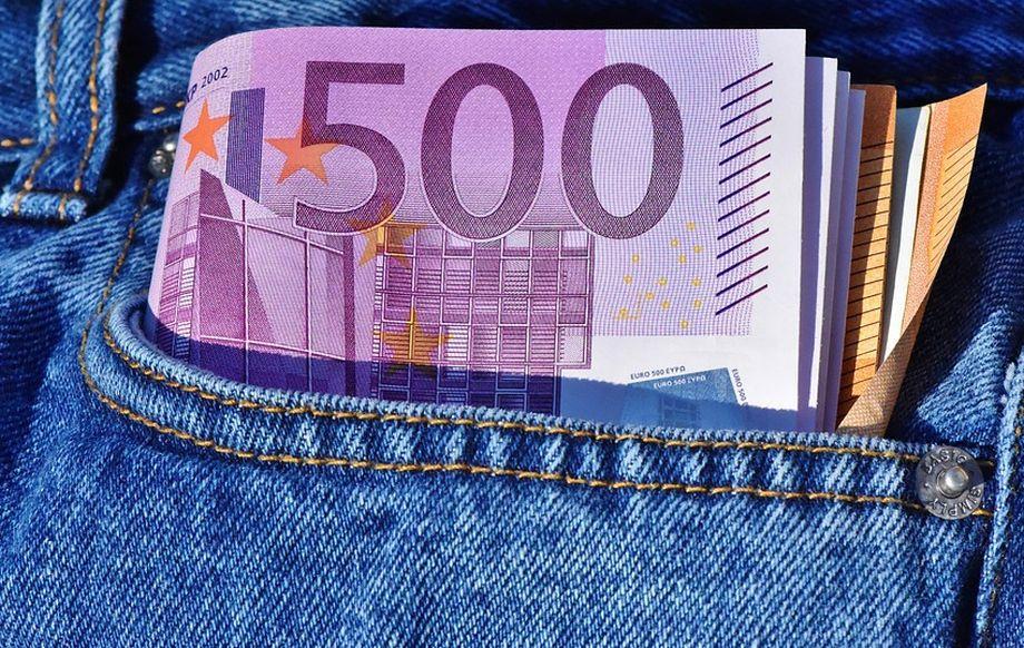 Curs valutar 19 februarie 2020. Euro scade spre 4,77 lei