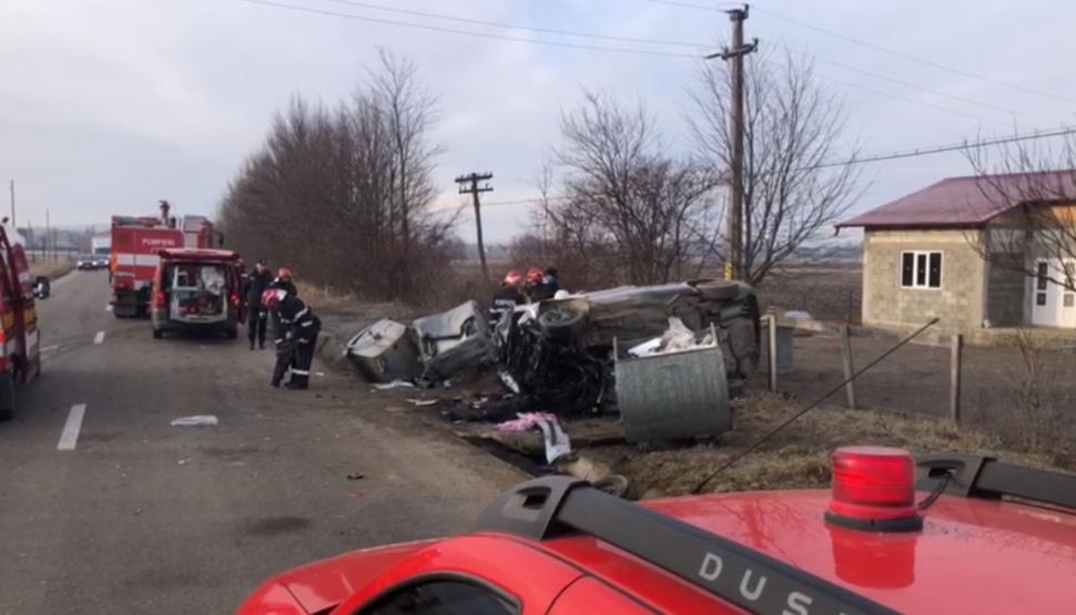 Elevi răniți într-un accident rutier, la Vorona. Mașina în care se aflau a lovit o căruță și s-a răsturnat 645691
