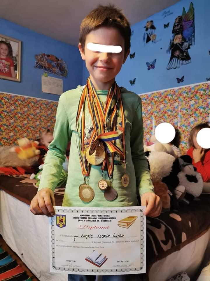 Povestea lui Florin, copilul premiant care are grijă de patru surori, în Botoşani 645679