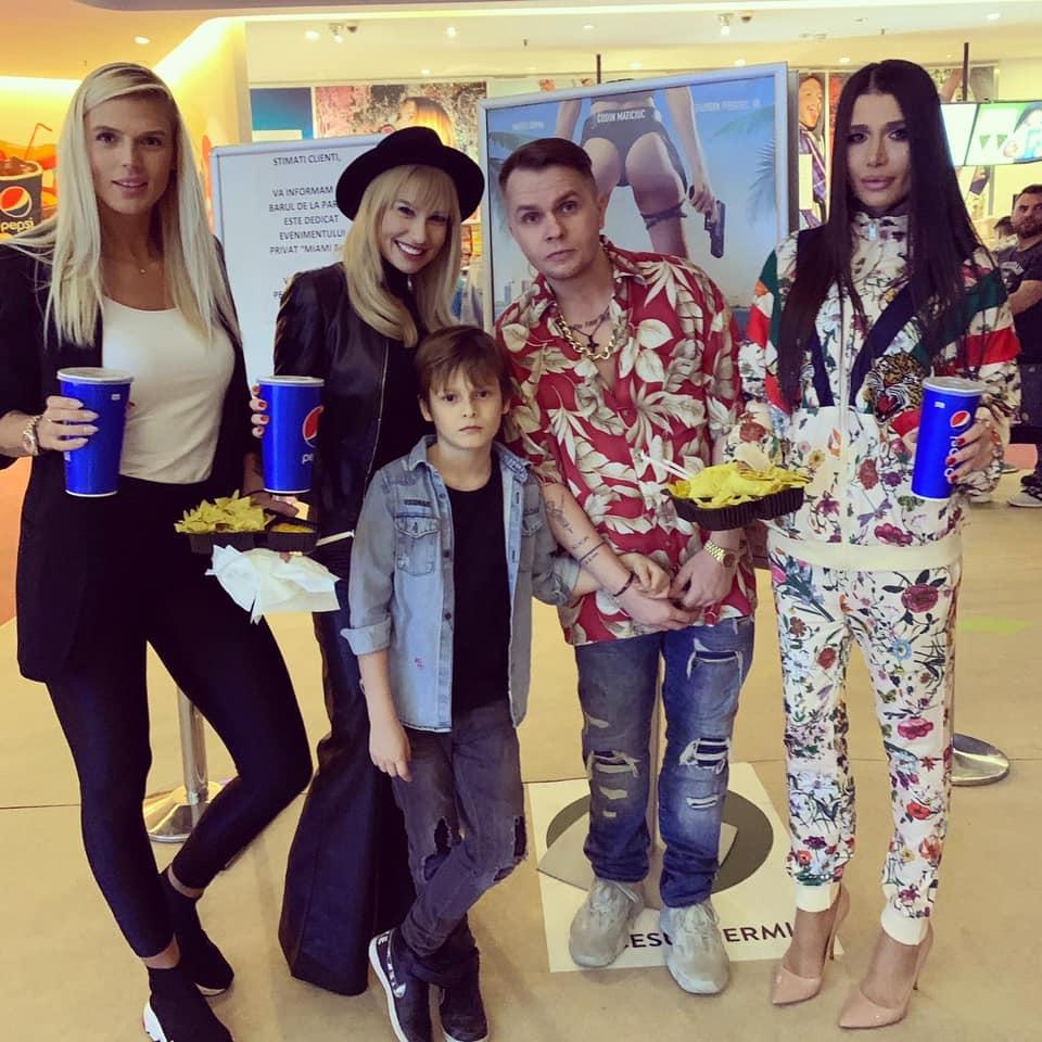 Elena Băsescu, apariţie excentrică. Cum s-a îmbrăcat mezina fostului preşedinte la avanpremiera unui film românesc 645990