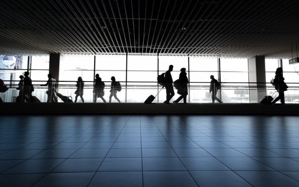 Măsuri radicale luate pe Aeroportul Otopeni de teama coronavirusului. Primele imagini cu culoarul special pentru românii care vin din Italia