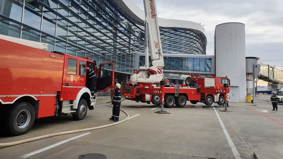 Primele imagini de la incendiul izbucnit pe aeroportul Otopeni 