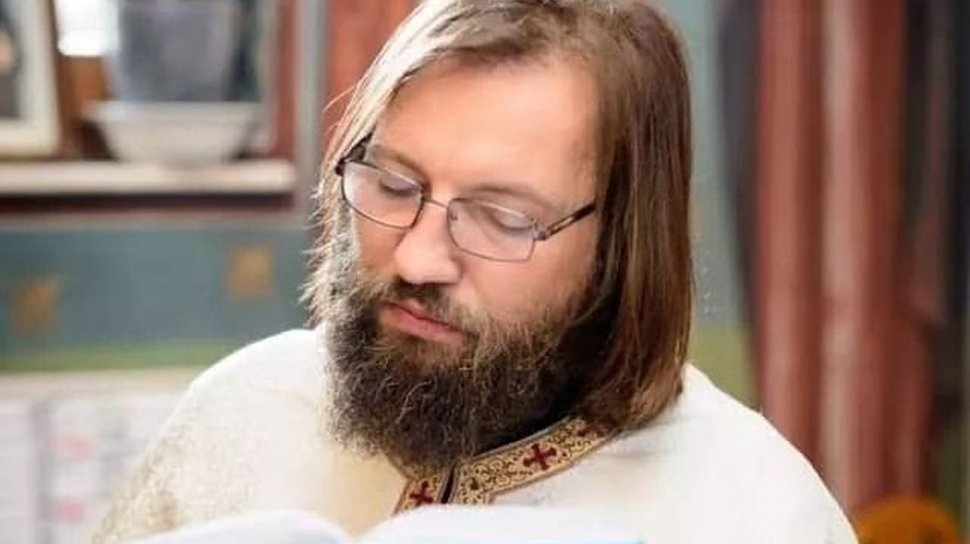 Un preot din România oficiază slujbe pentru cei afectați de coronavirus: „Să întețim rugăciunea pentru sănătatea celor încercați”