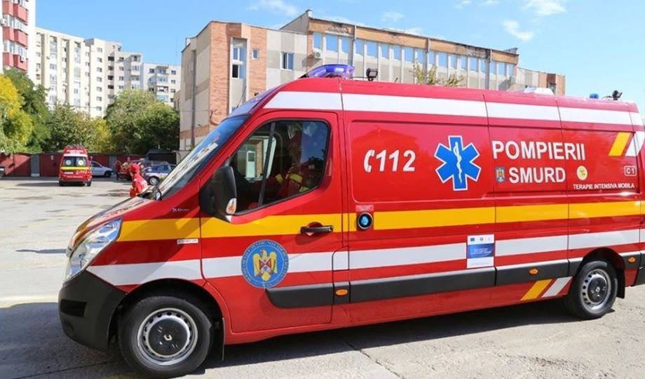 O fetiță de 1 an și jumătate din Suceava, în stare gravă la spital după ce a mâncat alune. Copila a fost operată de urgență