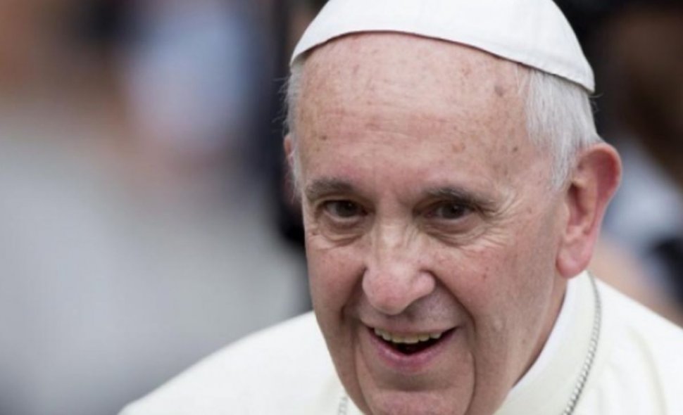 Papa Francisc nu are coronavirus. Suferă de o răceală ușoară