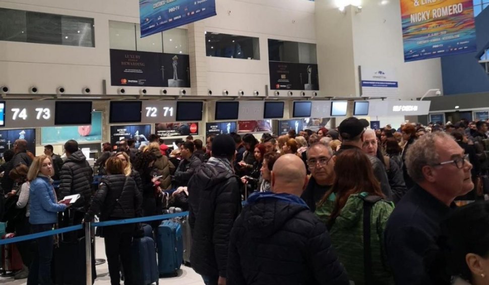 Haos și nervi pe Aeroportul Otopeni, după ce sistemul informatic a picat: cărți de îmbarcare scrise de mână și zboruri întârziate