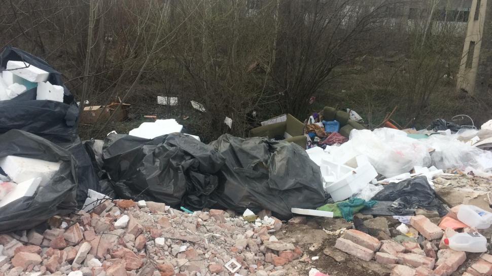 Incendiu în București, la o groapă de gunoi din zona Giulești 649019