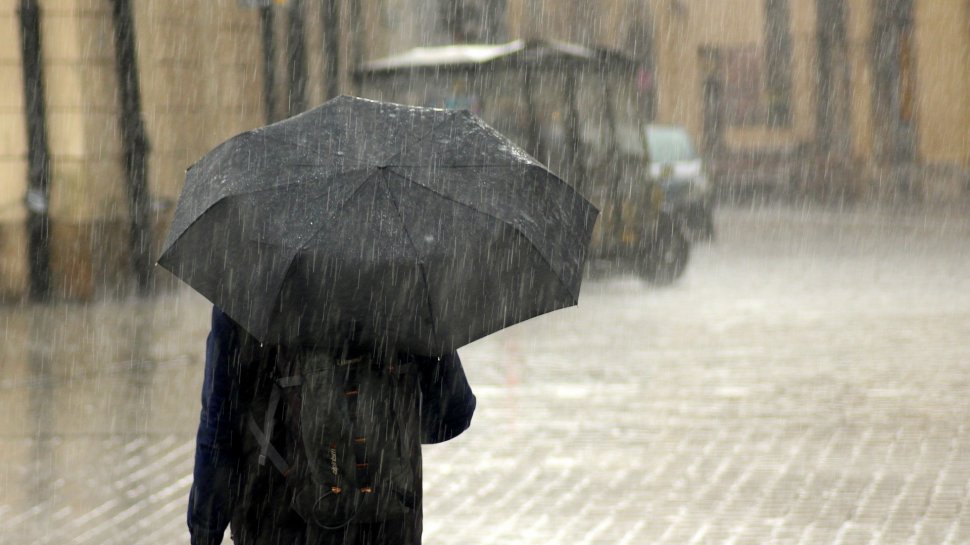 Alertă de vreme rea de la ANM: Ploi în toată țara până marți seara