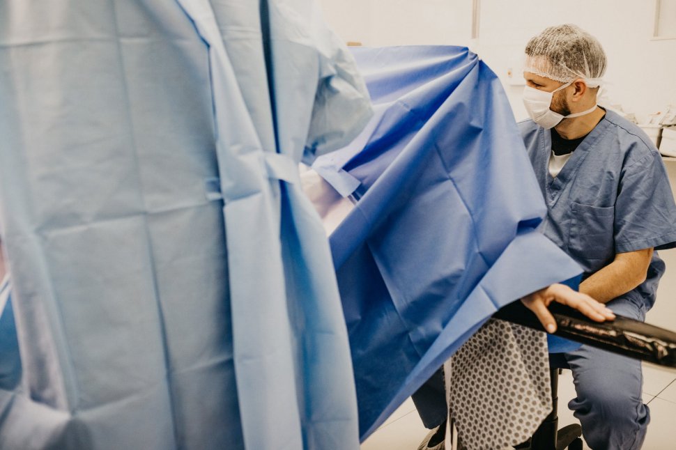 Medici, răniți cu bisturiul folosit în operație la Spitalul Floreasca