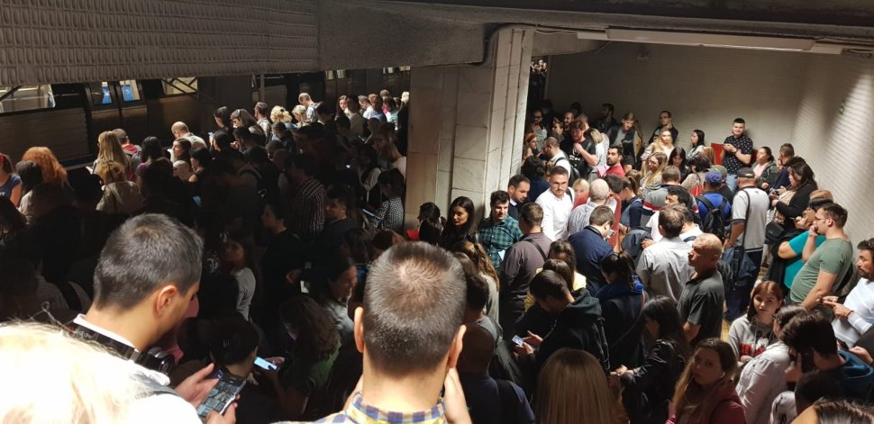 Metrorex, măsuri de ultimă oră pentru prevenirea supraaglomerării staţiilor de metrou la orele de vârf