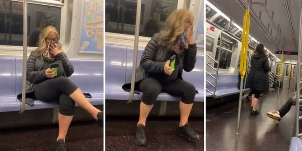O asiatică s-a prefăcut că tușește la metrou și a filmat reacția celor din jur. Imagini revoltătoare!
