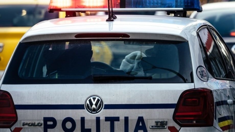 Un bărbat din județul Bacău și-a înjunghiat fiul venit din Italia