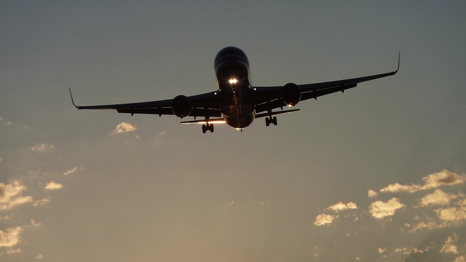 Alertă în Sibiu! Un avion cu 90 de persoane a venit din zona roșie de coronavirus a Germaniei