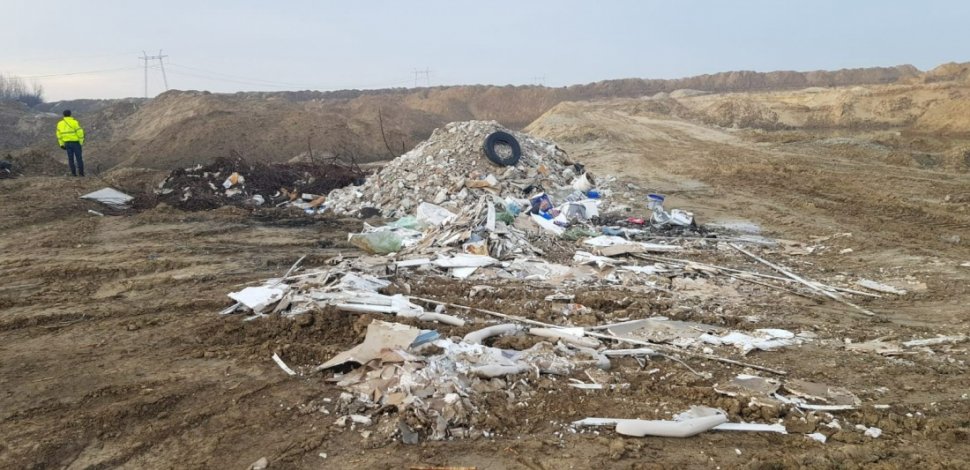 500 de tone de deşeuri din Anglia, aduse în România. Alexe: În acte, erau prezentate "haine second-hand"