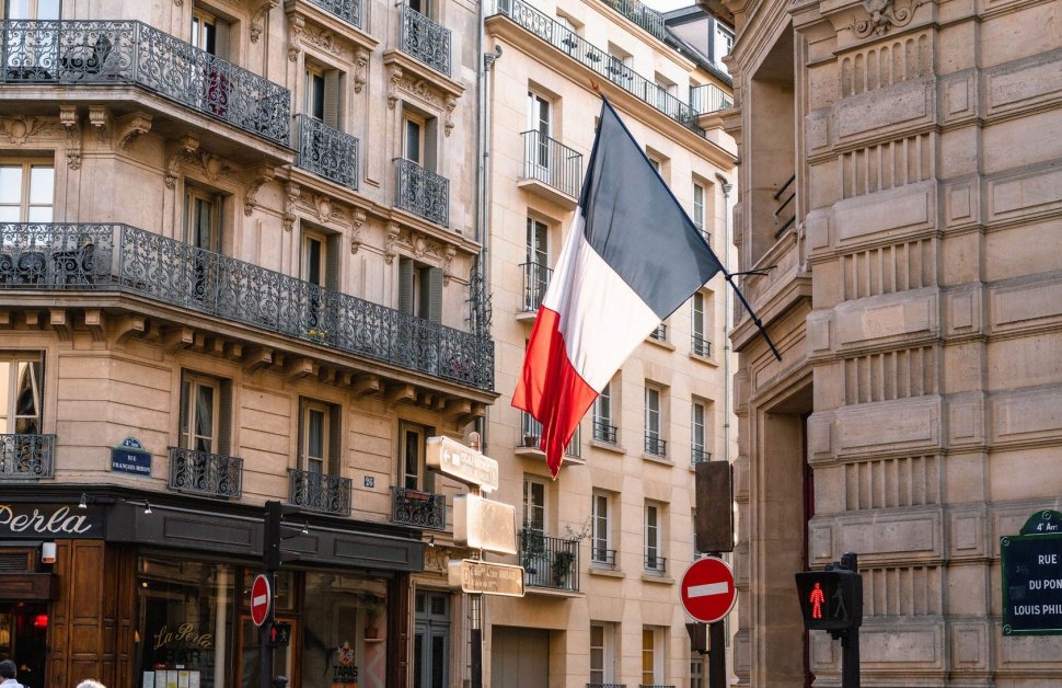 Franța închide restaurantele, cafenelele și magazinele din cauza noului coronavirus