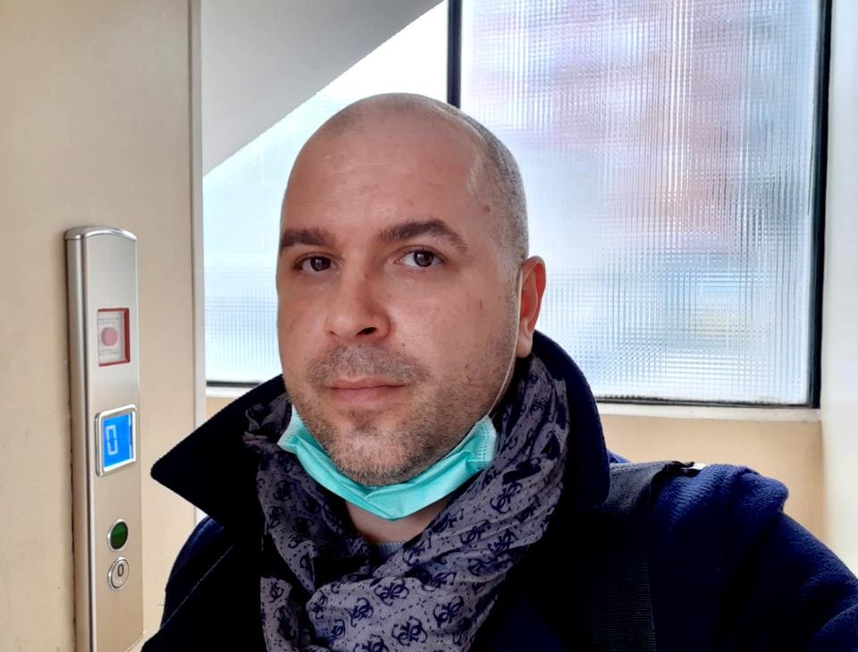 Un român asistent medical în Milano: Noi continuăm să muncim, chiar dacă suntem infectați. Ne facem dezinfectant acasă