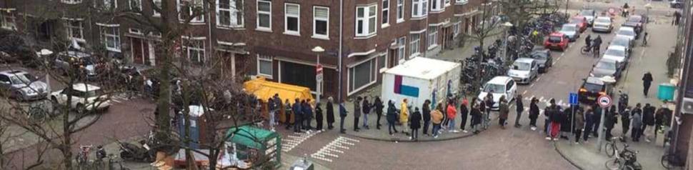 Cozi interminabile la cafenelele care vând marijuana în Amsterdam, după ce guvernul a decis închiderea acestora 650779