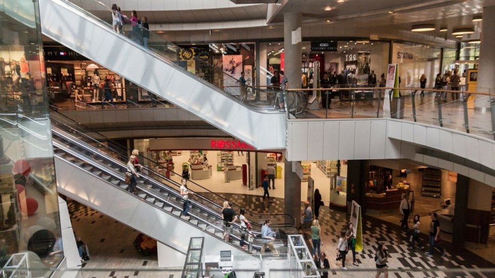 Încă două mall-uri din București își scurtează programul, din cauza coronavirusului