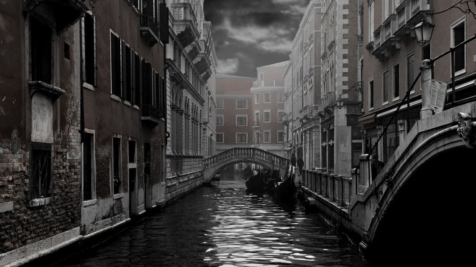 Celebrele canale din Veneția, ”curățate” de pandemia de coronavirus. Apa a devenit brusc cristalină