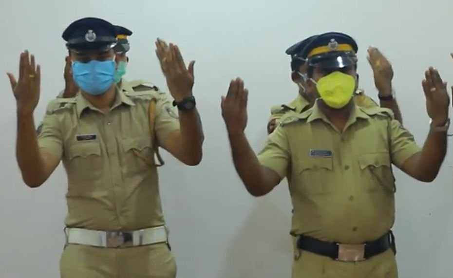 Poliţia din India promovează dansând spălatul pe mâini. Imaginile au ajuns virale
