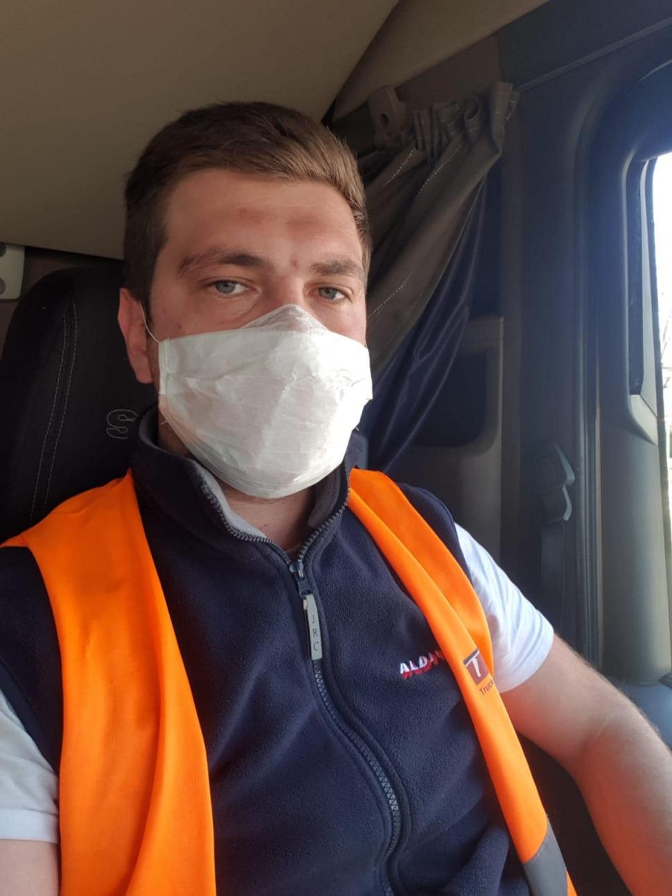 Șofer român de TIR, obligat să stea 14 zile în cabină de polițiștii din Ungaria: 'Dacă mă mișc, mă arestează' 651683