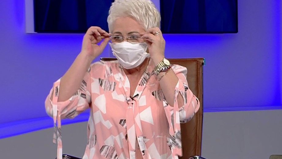 Adevaruri ascunse: Lidia Fecioru arată cum îți faci o mască de protecție în doar 3 minute