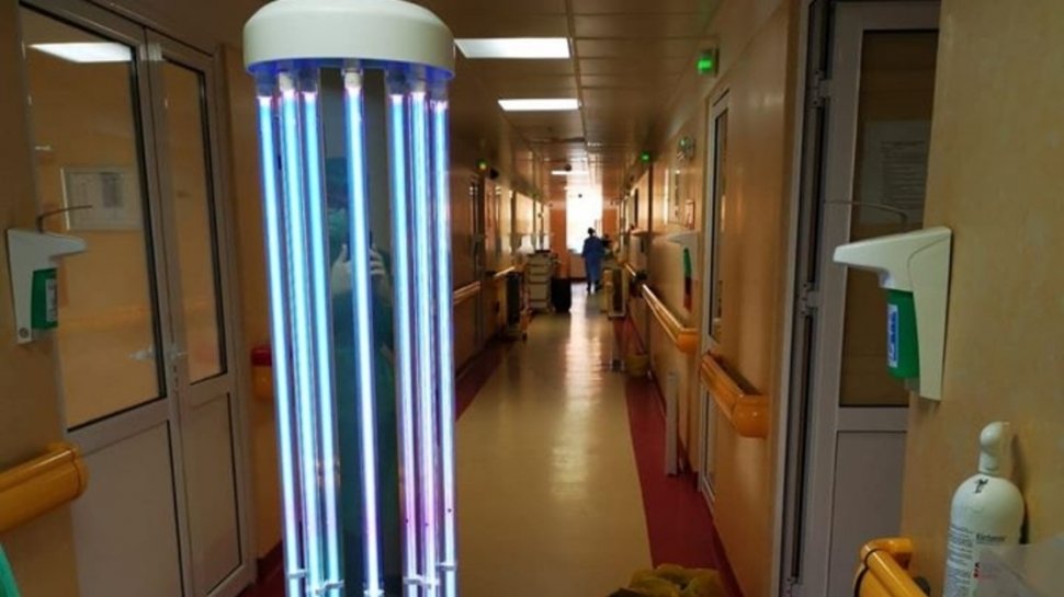 Un robot autonom de dezinfecție cu lumină UVC, folosit la Institutul „Matei Balș” din Capitală 