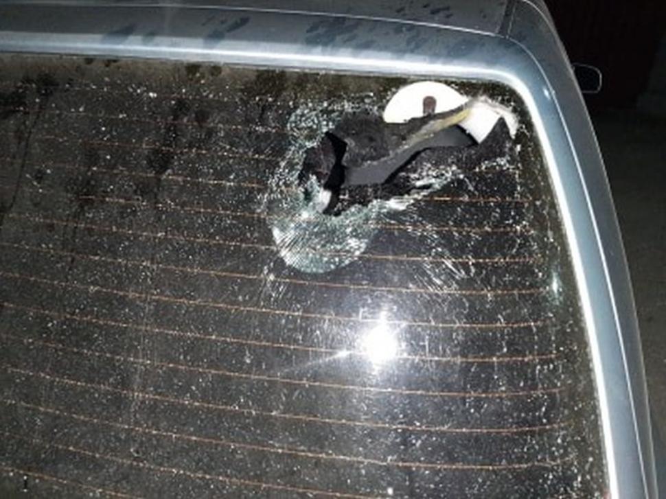 Un dâmbovițean s-a ales cu mașina distrusă după ce a reclamat un patron pentru că ținea barul deschis 652165