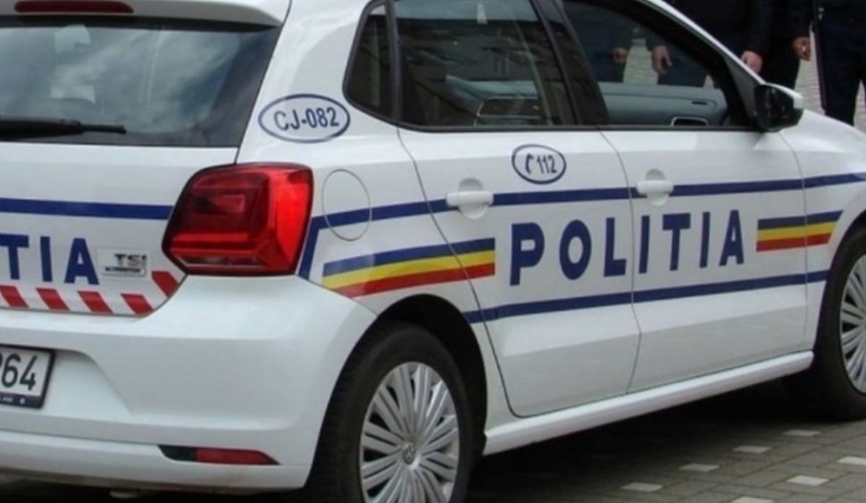 Jandarmii și polițiștii au patrulat pe străzi pentru a transmite avertismente dure: „Stați în case!”