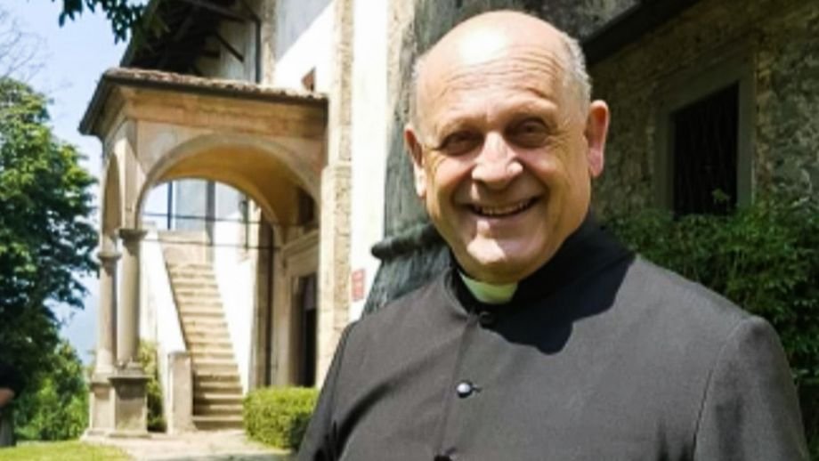 Caz emoţionat. Un preot din Italia a murit de coronavirus, după ce a cedat aparatul de respirat unui bolnav mai tânăr ca el