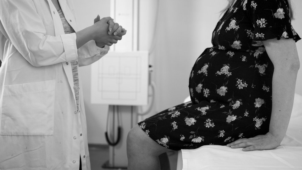 Gravidă confirmată cu coronavirus la Spitalul Medlife Grivița. Nașterile în clinică, suspendate