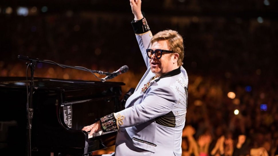 Elton John - concert în propria casă, în interes caritabil. Numeroși artiști îi vor fi alături, virtual