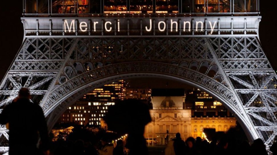 Emoție la Paris. Pe Turnul Eiffel s-a aprins mesajul "Mulțumesc!" pentru toți cei care se află în lina întâi în lupta cu pandemia de coronavirus