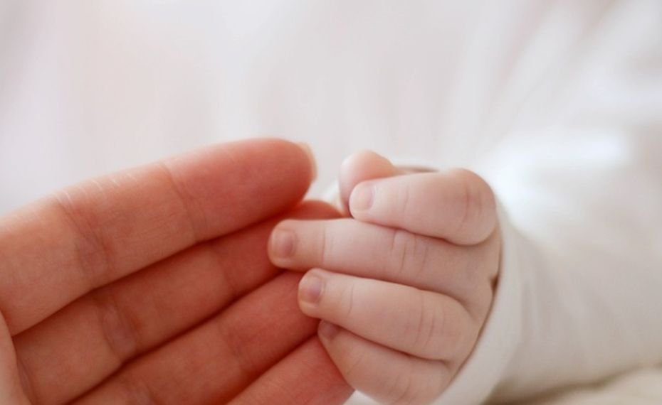 Bebeluș român de doar două luni confirmat cu coronavirus, în Italia. Este internat cu mama sa minoră la o clinică din Napoli 