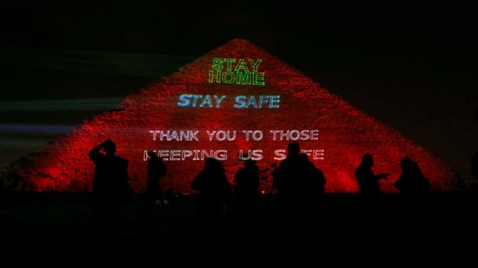 Mesaj pentru întreaga omenire proiectat pe Marea Piramidă din Giza dedicat luptei împotriva coronavirusului