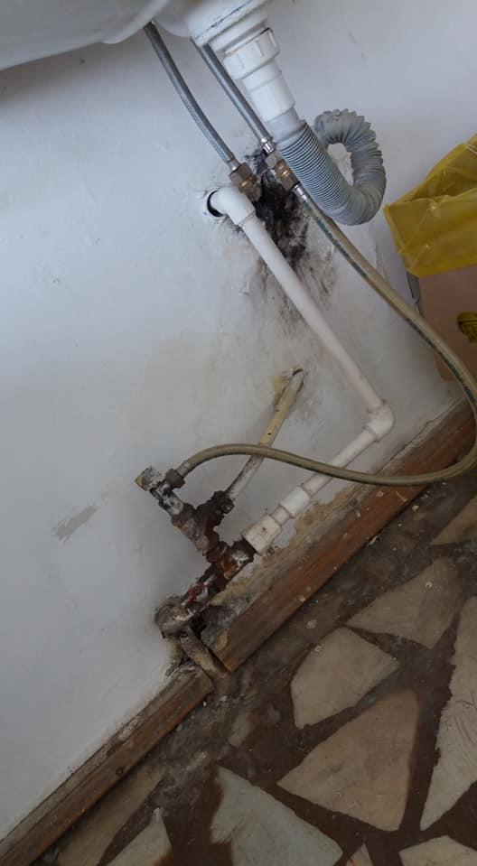 Pacient suspect de coronavirus, condiții inumane la Spitalul din Giurgiu: Multă mizerie în salon și găuri în perete. Vin șopârlele și vrăbiile la bolnavi 654637