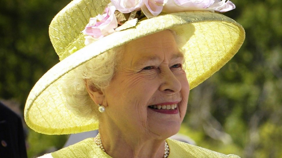 Apariţie istorică a Reginei Marii Britanii: ''Dacă vom fi uniţi şi determinaţi vom depăşi ce urmează!''