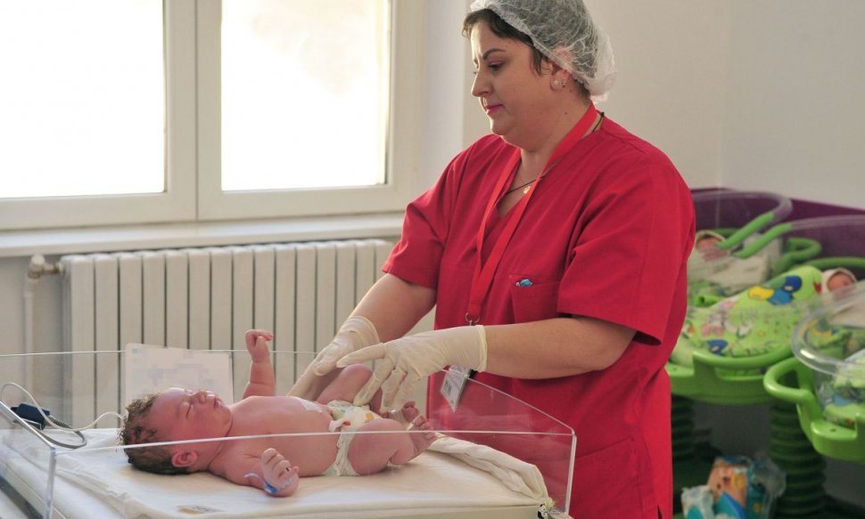 Şase dintre cei 10 bebeluşi cu coronavirus de la maternitatea din Timişoara, rezultat negativ la a doua testare