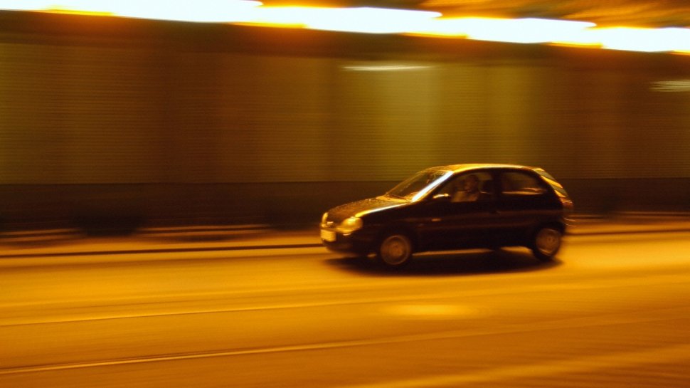 Sondaj alarmant: 70% dintre șoferi nu văd bine noaptea