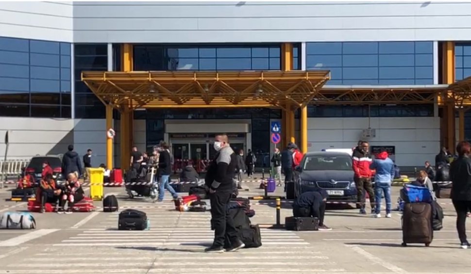 Şase avioane cu români care pleacă la muncă în Germania, reţinute pe aeroportul din Cluj. Derogare: Doar azi, aceste aparate vor decola